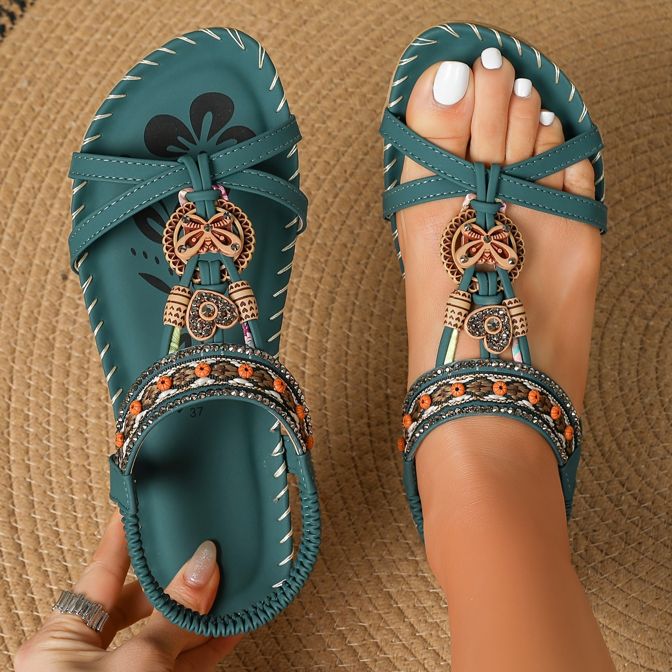 Aitana | Sandalias planas de mariposa